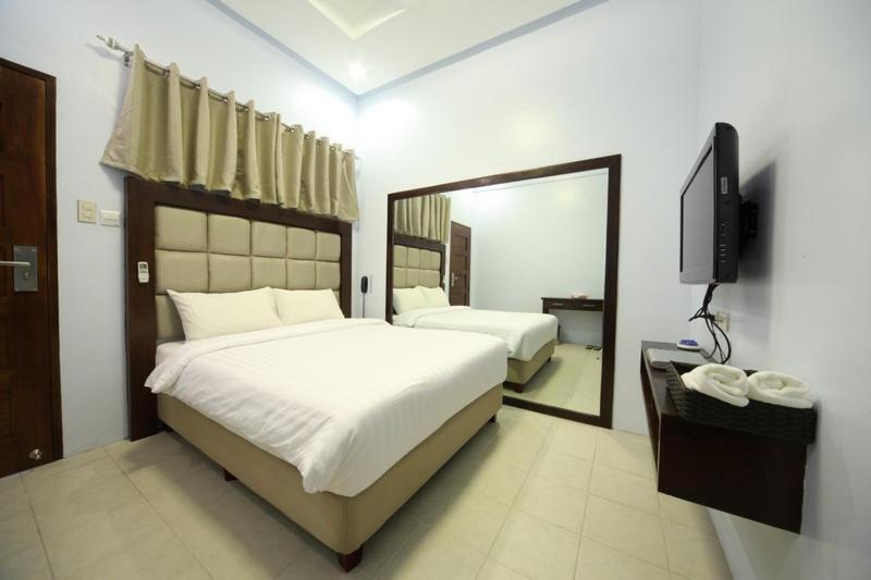 Woodland Hotel Angeles Room photo