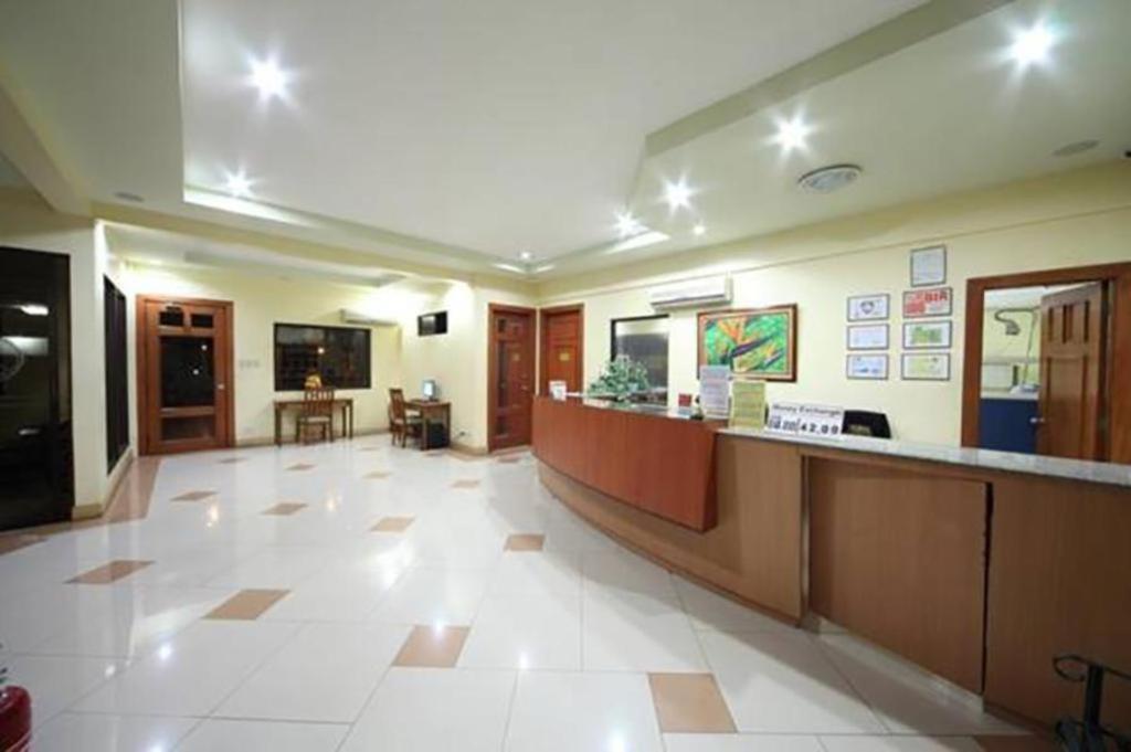 Woodland Hotel Angeles Exterior photo