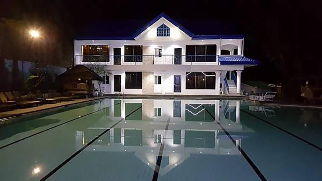 Woodland Hotel Angeles Exterior photo